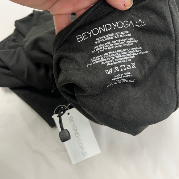 BEYOND YOGA NWT Black Pocket Infinity Soft Scarf - Picture 5 of 8